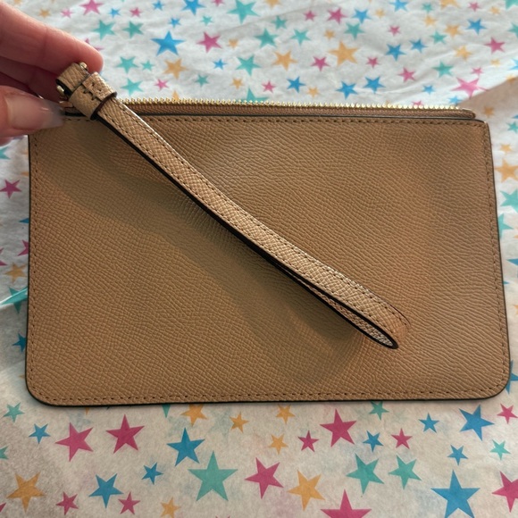COACH ⭐️ Star Glitter WristletGold/Tan ⭐️
!! BUY NOW !! - Picture 2 of 4